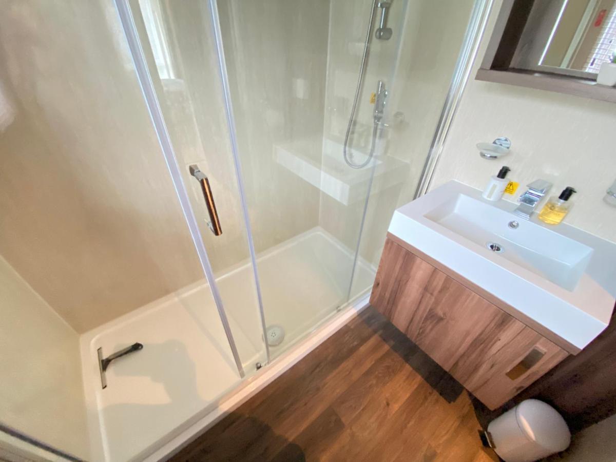 Wildflower, Premium Plus Hot Tub Lodge 사우스 체르니 외부 사진